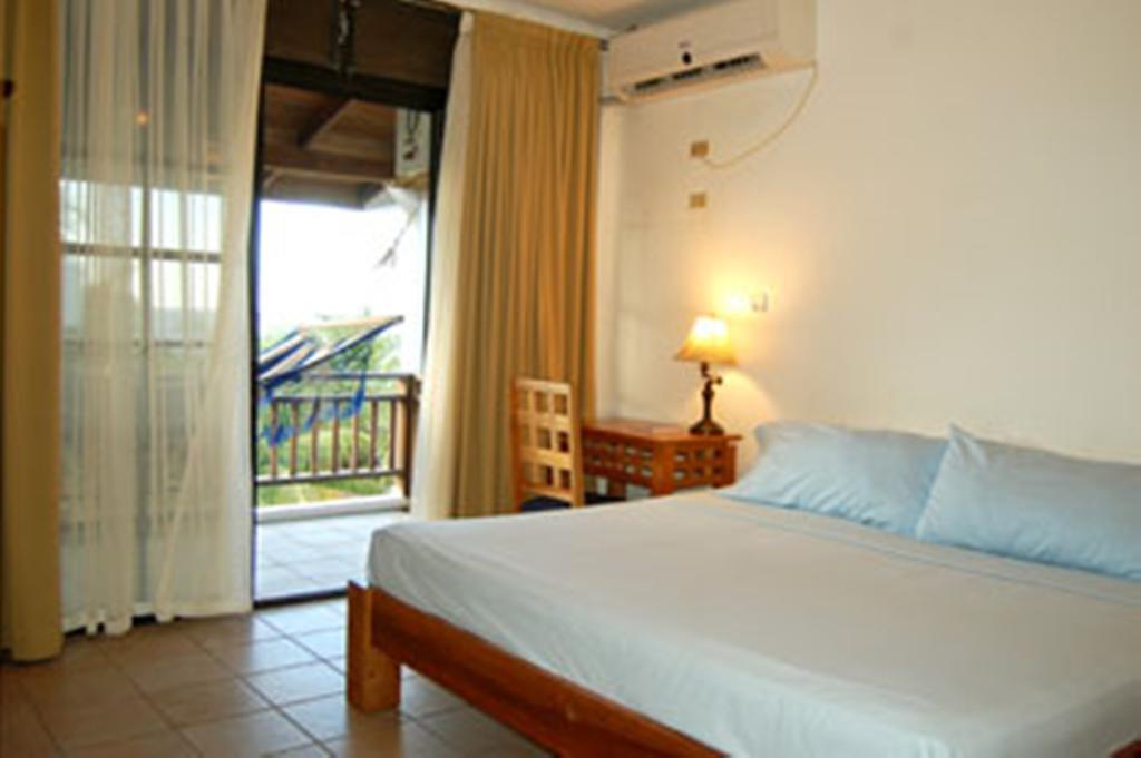 Hotel Y Restaurante Cesar Mariscos Tela Camera foto