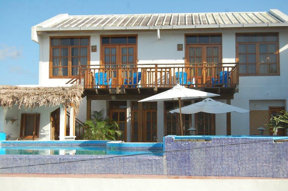 Hotel Y Restaurante Cesar Mariscos Tela Esterno foto