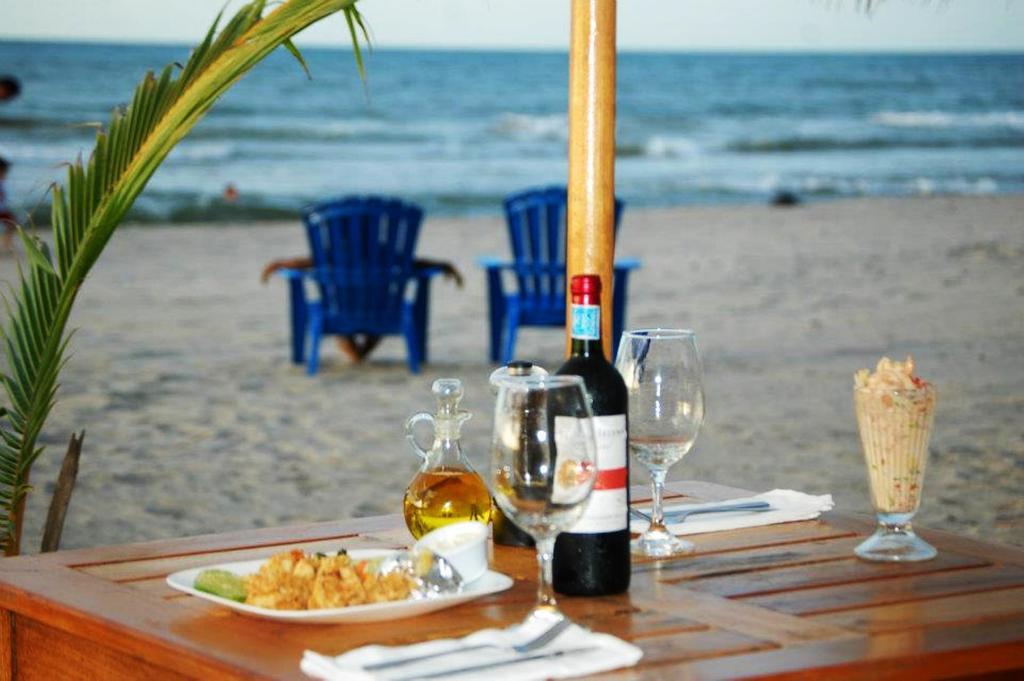 Hotel Y Restaurante Cesar Mariscos Tela Esterno foto